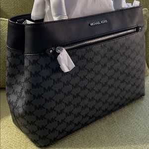 Michael Kors HAILEE LARGE LOGO SATCHEL